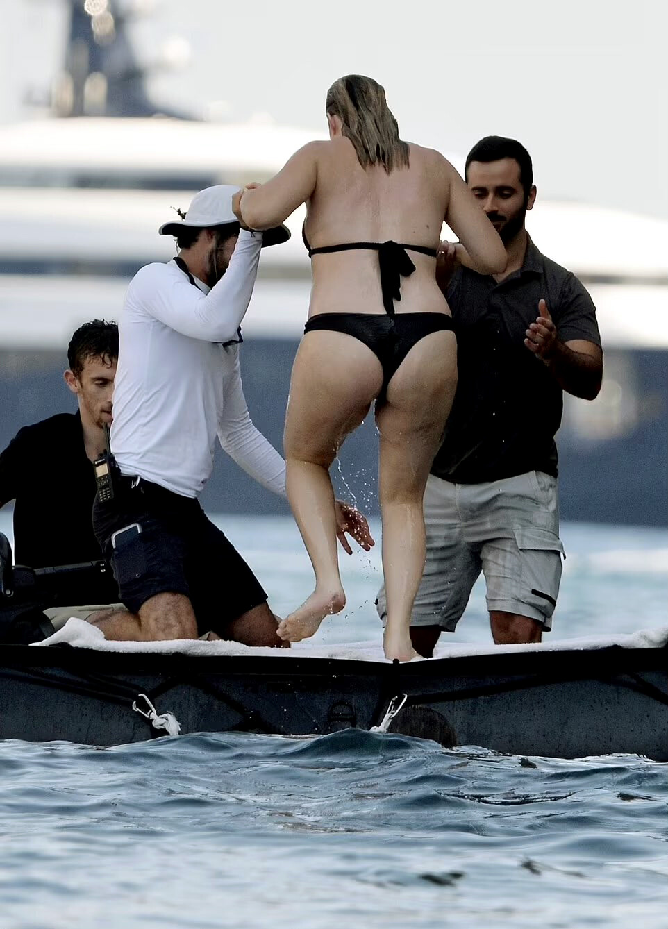 Margot_Robbie_in_black_bikini_on_vacation_in_Italy_08-30-2024__1_.jpg